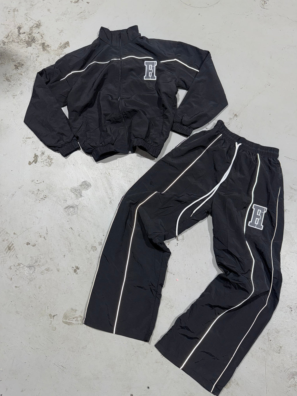 Essential Windbreaker Tracksuit Black